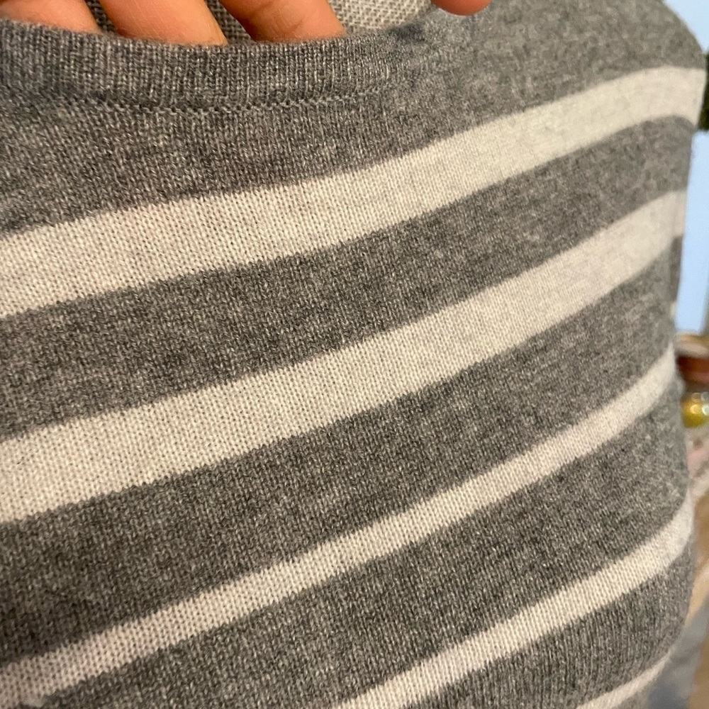 New - Talbots cashmere sweater - Picture 2 of 4